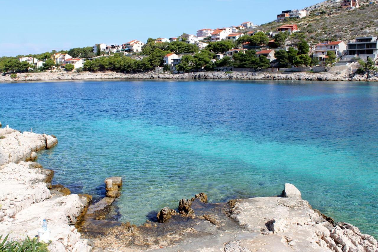 Apartments By The Sea Bilo, Primosten - 8364 Buitenkant foto